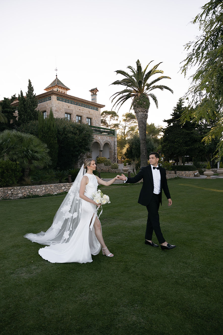Wedding portrait at the gardens of Xalet del Nin